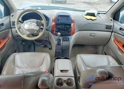 2010 Toyota Sienna Xle z USA, uszkodzony, nr VIN 5TDYK4CC6AS324112